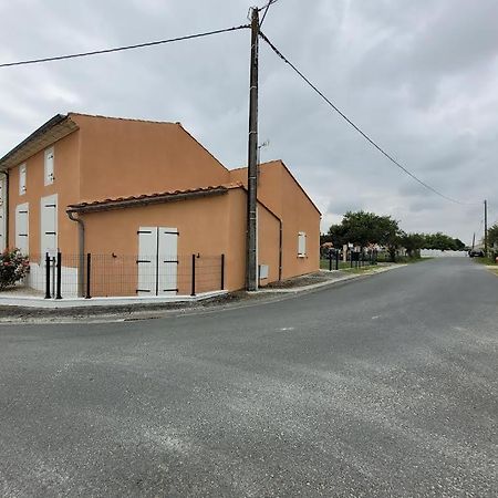 "Les Hirondelles" Villa Jau-Dignac-et-Loirac Exteriör bild