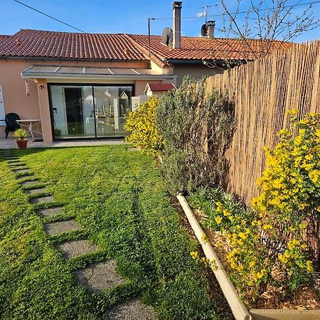 "Les Hirondelles" Villa Jau-Dignac-et-Loirac Exteriör bild