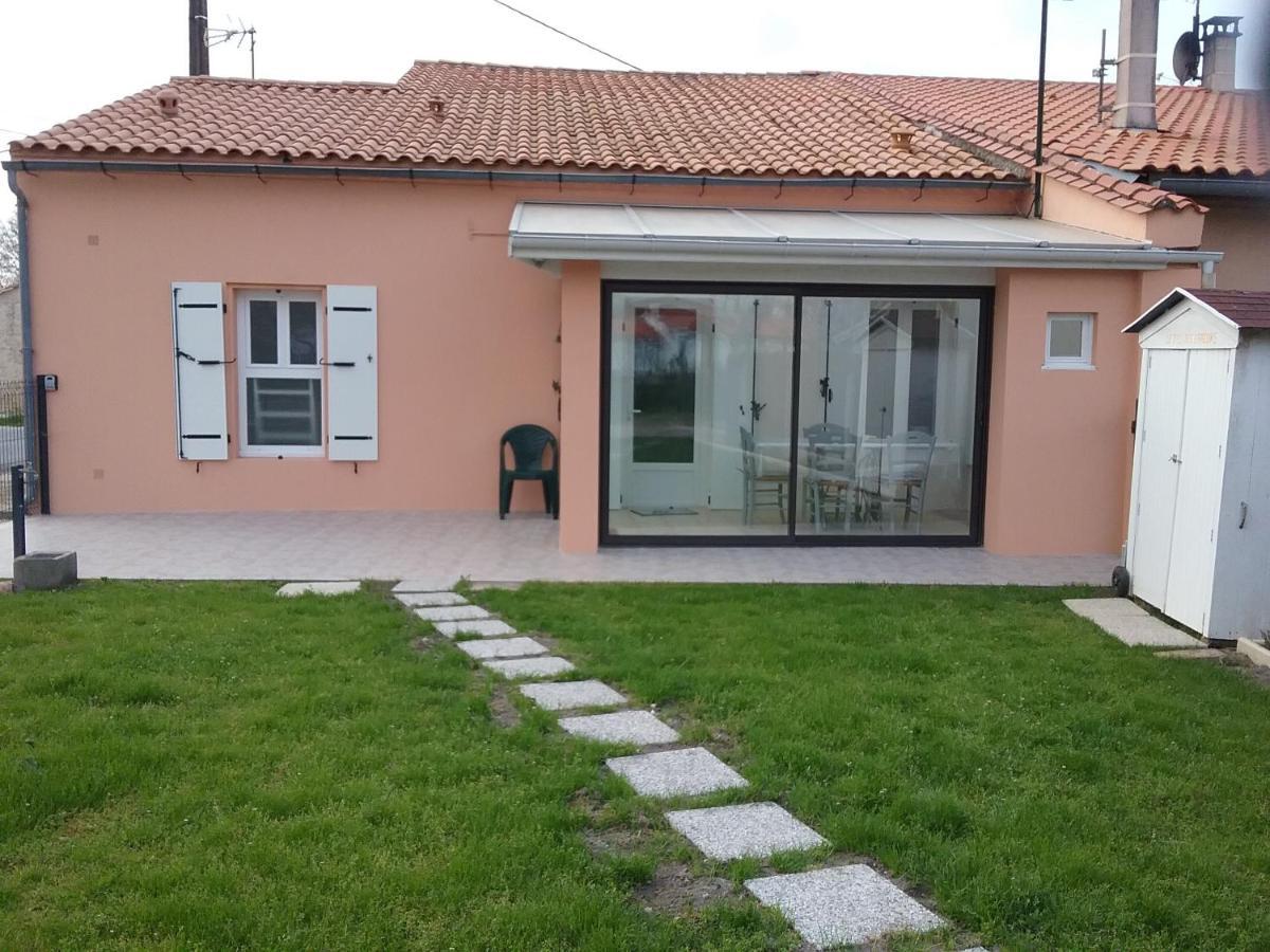 "Les Hirondelles" Villa Jau-Dignac-et-Loirac Exteriör bild