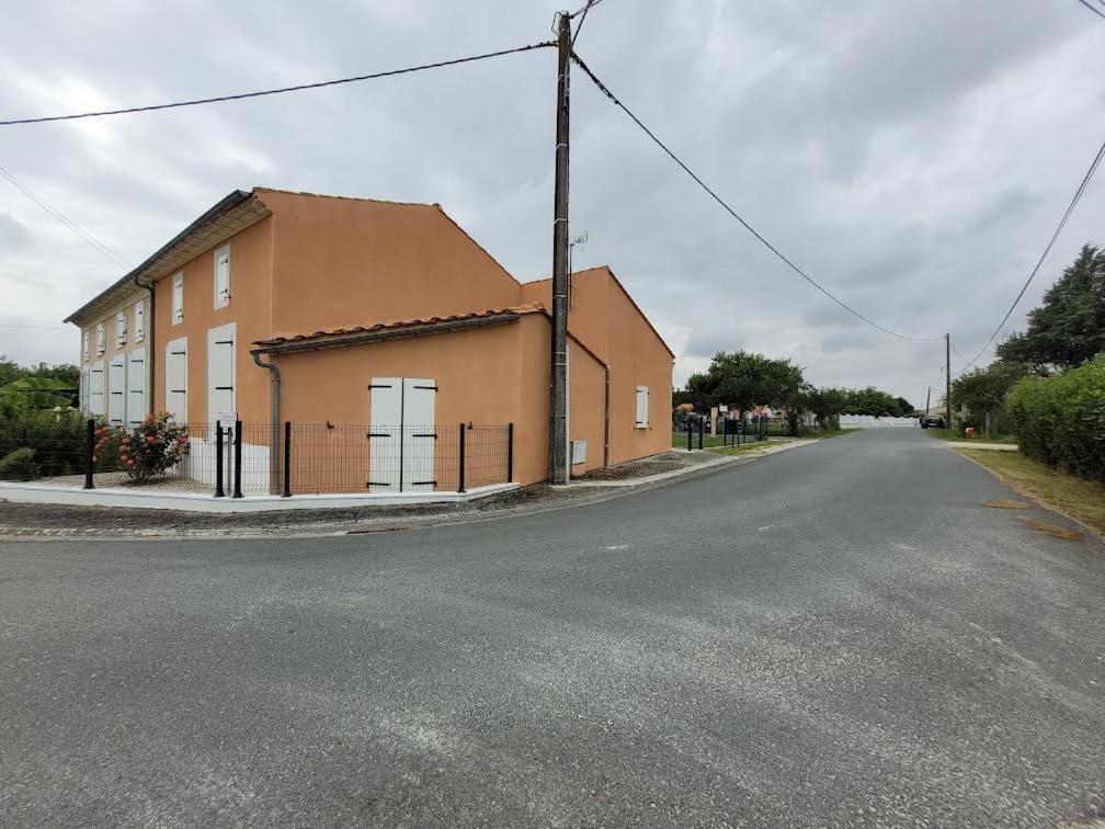 "Les Hirondelles" Villa Jau-Dignac-et-Loirac Exteriör bild
